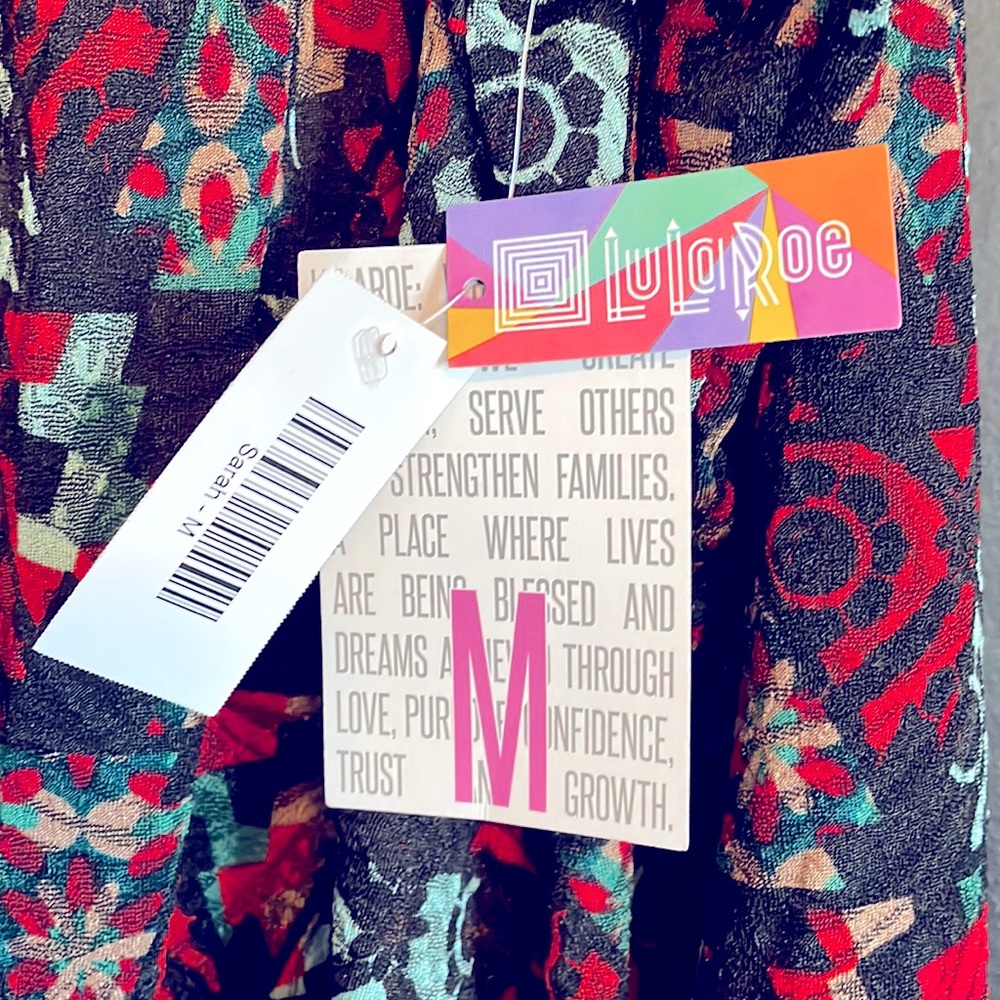 ☎️LuLaRoe “sarah” MEDIUM NWT🌊 Pictures just for reference👀